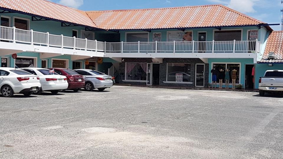 Plaza Libre Local Comercial en Venta en PUEBLO BAVARO