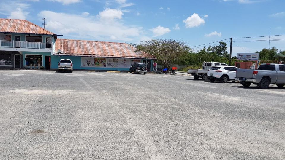Plaza Libre Local Comercial en Venta en PUEBLO BAVARO