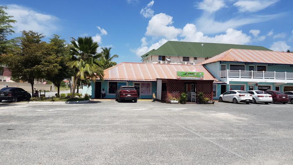 Plaza Libre Local Comercial en Venta en PUEBLO BAVARO